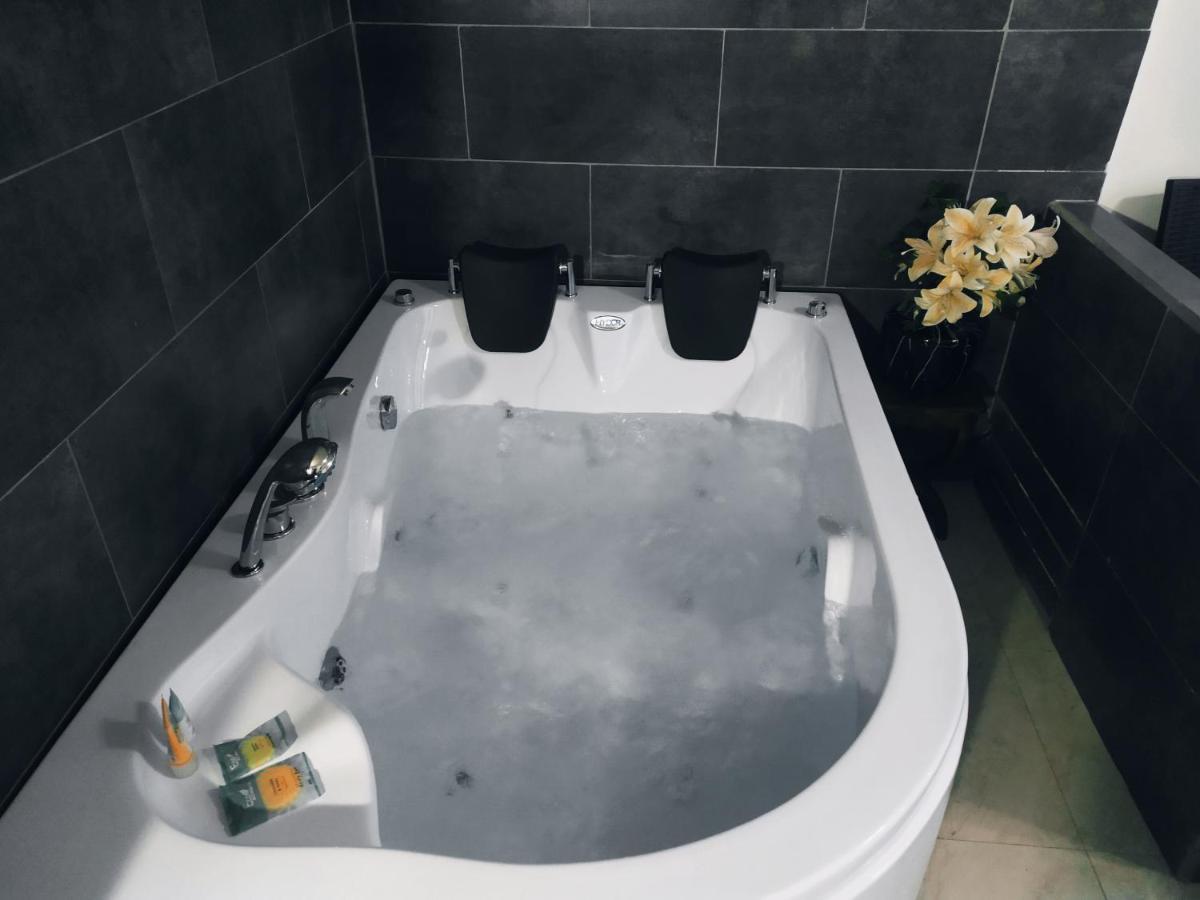 Hostal Ajavi Del Sur Quito Exteriör bild